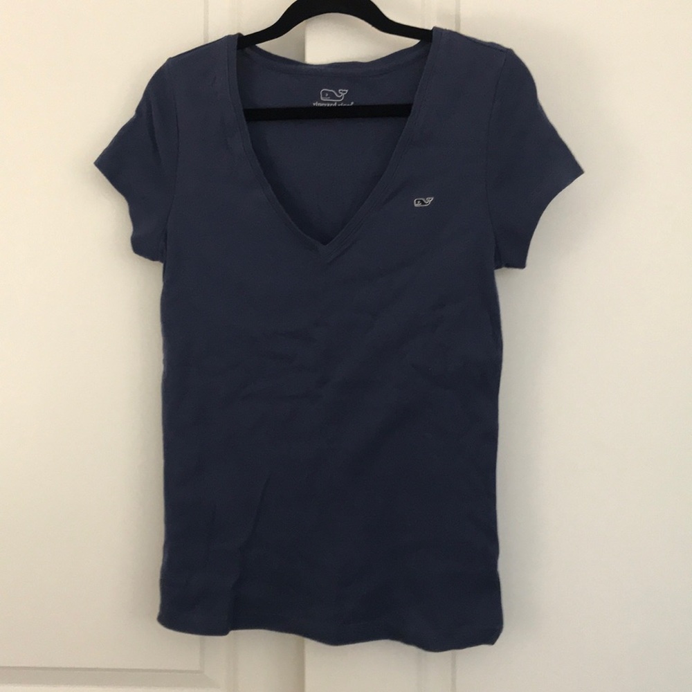 Vineyard vines vneck T-shirt